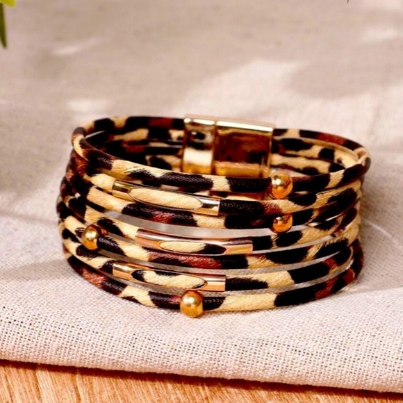 Faux Leather Layered Leopard Print Bracelet - Picture 1 of 8